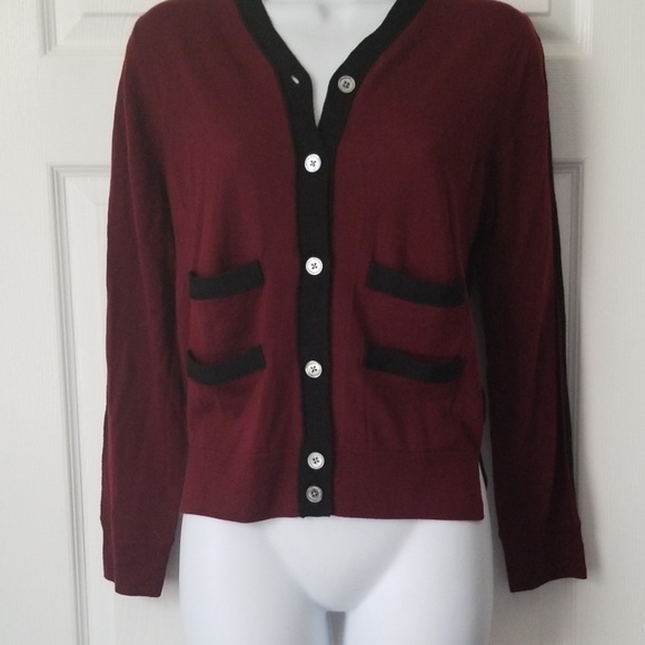Marc Jacobs Sweaters - Marc Jacobs v neck cropped sweater size L Marc Jacobs Sweaters - Marc Jacobs v neck cropped sweater size L